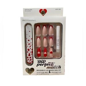 The Perfect Match Valentine’s Glue-On Nails “Heart Vibes”